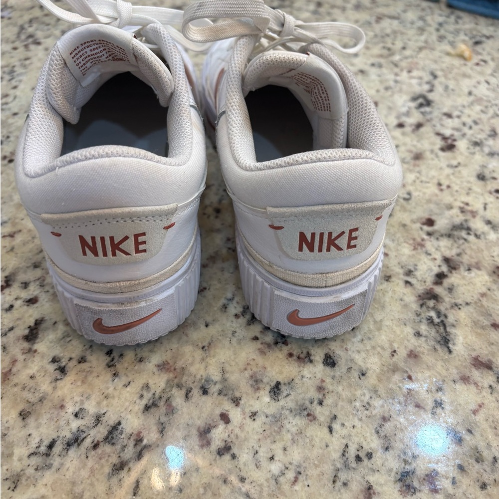 * NOT AVAILABLE *Nike Women's court Lagacy platform - Picture 4 of 6